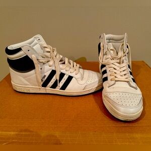 Adidas Originals men’s Top Ten High Top Sneakers (White, Navy Blue, and Gray)
